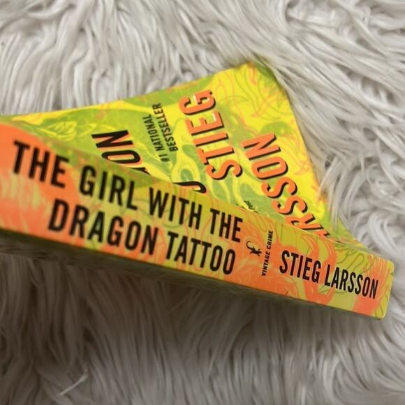 THE GIRL‎ WITH THE DRAGON TATTOO BY STIEG LARSSON - Picture 5 of 5